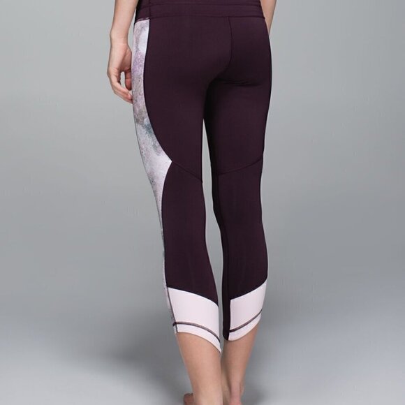 Lululemon Retreat 7/8 Pant Black Cherry / Sugar Crush Multi Size 6 - Picture 2 of 13